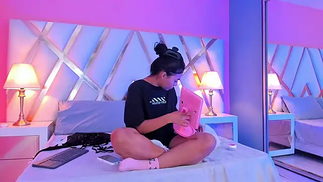 JadeeKhan online show from 7, 10, 2025