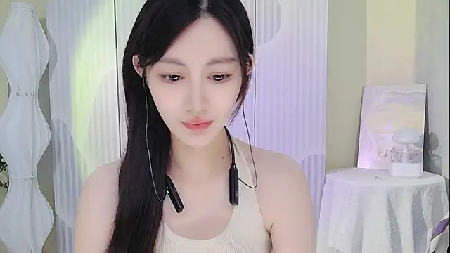 Nuan Qi online show from 22, 9, 2025