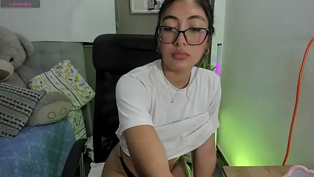 Allison 19   online show from 17, 11, 2025