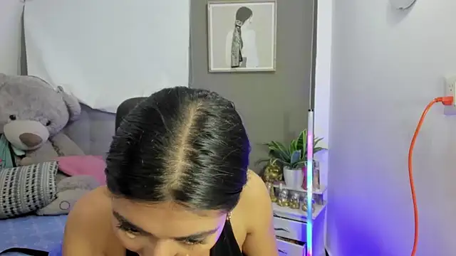 Allison 19   online show from 23, 11, 2025