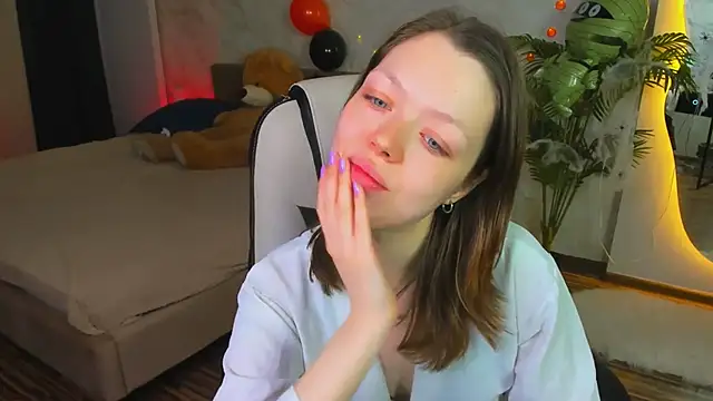 Lunar Lily online show from 3, 11, 2025