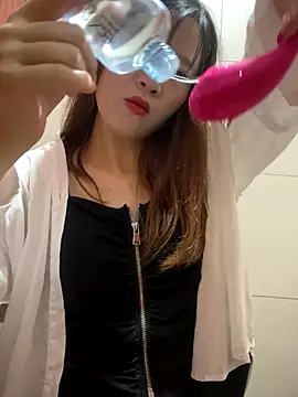 Snapshot of littleqiu chatting on 11, 9, 2025 littleqiu online show from 11, 9, 2025