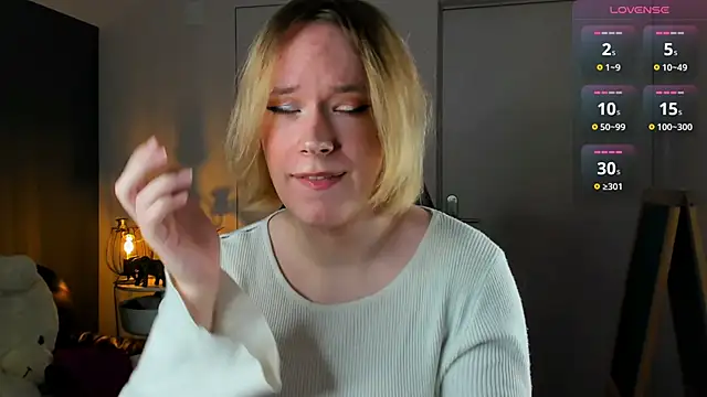 Amanda Butlerr online show from 5, 11, 2025