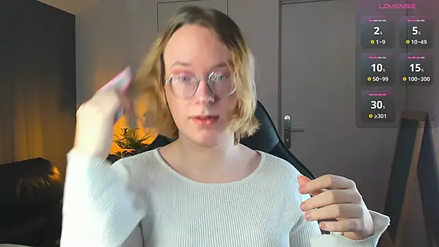 Amanda Butlerr online show from 6, 11, 2025