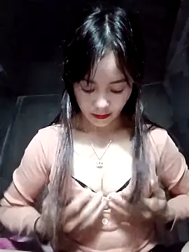 Snapshot of TinTim02 chatting on 17, 11, 2025 TinTim02 online show from 17, 11, 2025