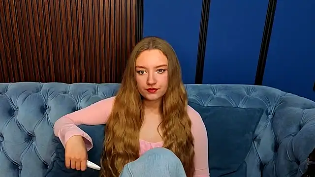 Snapshot of DarcyWilsy chatting on 19, 11, 2025 DarcyWilsy online show from 19, 11, 2025