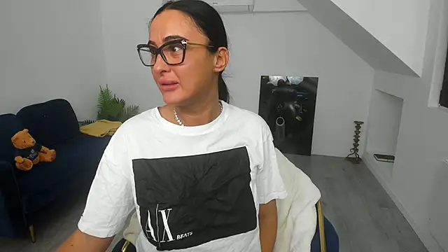 Helen Sinn online show from 11, 9, 2025