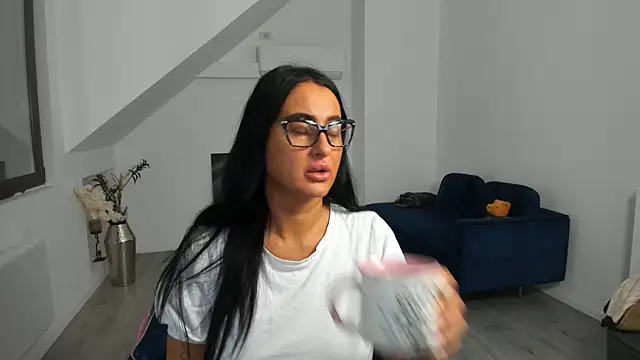 Helen Sinn online show from 6, 10, 2025