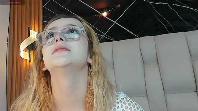 kristal joi dl online show from 8, 11, 2025