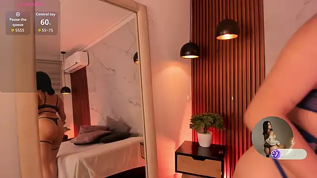 Snapshot of SophieCollins_1 chatting on 17, 11, 2025 SophieCollins 1 online show from 17, 11, 2025