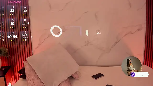 Snapshot of SophieCollins_1 chatting on 18, 11, 2025 SophieCollins 1 online show from 18, 11, 2025