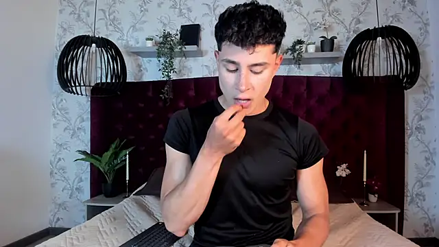 Snapshot of AustinJones_ chatting on 19, 11, 2025 AustinJones online show from 19, 11, 2025