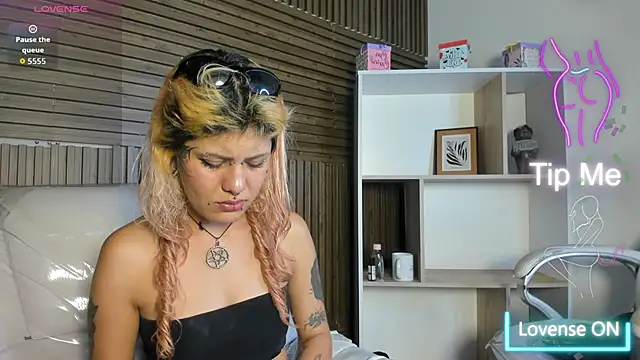 Snapshot of MistressMariam_ chatting on 18, 11, 2025 MistressMariam online show from 18, 11, 2025