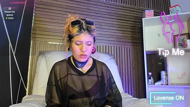 Snapshot of MistressMariam_ chatting on 19, 11, 2025 MistressMariam online show from 19, 11, 2025