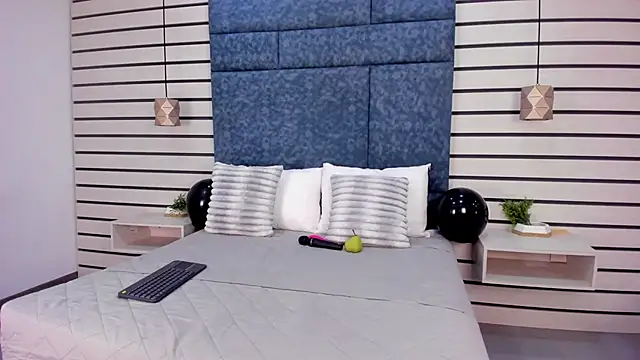 NatyLeone online show from 8, 10, 2025