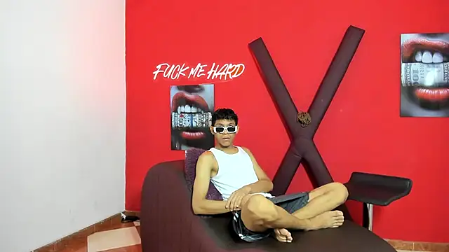 Snapshot of BEAUTY_BOYS1 chatting on 6, 3, 2026 BEAUTY BOYS1 online show from 6, 3, 2026