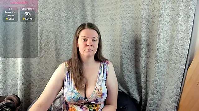 Snapshot of MiaLores chatting on 4, 11, 2025 MiaLores online show from 4, 11, 2025