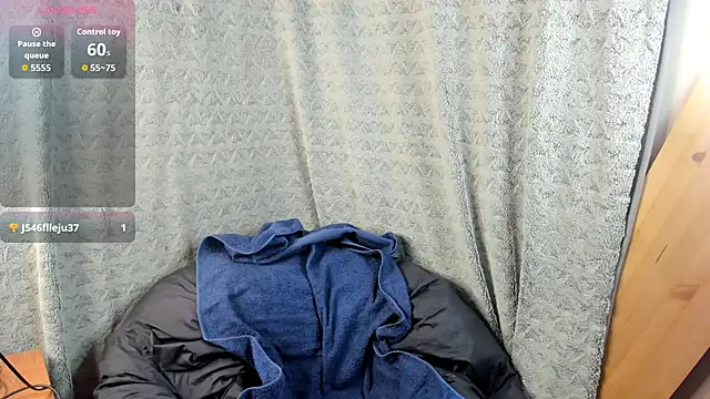 Snapshot of MiaLores chatting on 11, 11, 2025 MiaLores online show from 11, 11, 2025