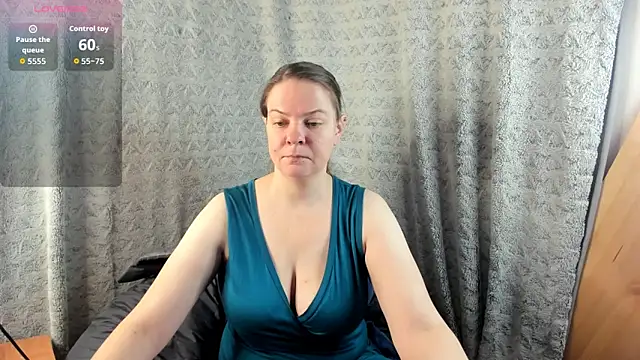 Snapshot of MiaLores chatting on 12, 11, 2025 MiaLores online show from 12, 11, 2025