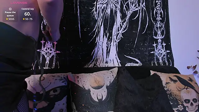 Snapshot of Seraphine_hell chatting on 17, 12, 2025 Seraphine hell online show from 17, 12, 2025