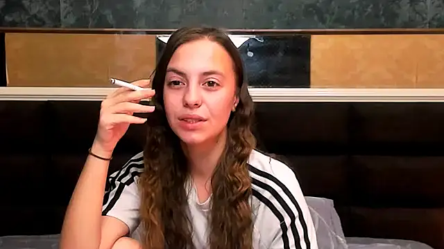 Snapshot of MillieTinny chatting on 18, 10, 2025 MillieTinny online show from 18, 10, 2025