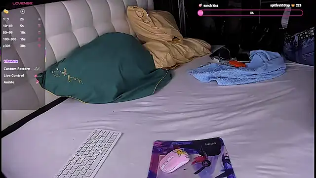 Snapshot of Kimberly_Wolker chatting on 3, 4, 2026 Kimberly Wolker online show from 3, 4, 2026