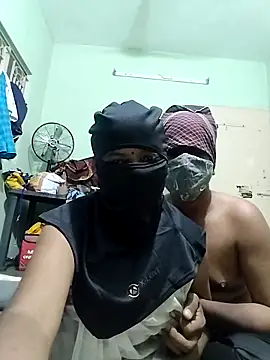 Snapshot of crazcy-couples chatting on 8, 9, 2025 crazcy-couples online show from 8, 9, 2025