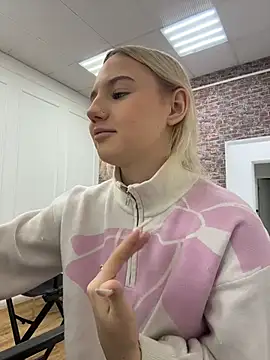 Sky Cutie online show from 17, 12, 2025