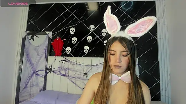 shirley hott online show from 31, 10, 2025