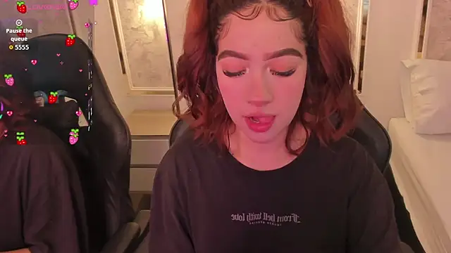 doll eyees  online show from 14, 10, 2025