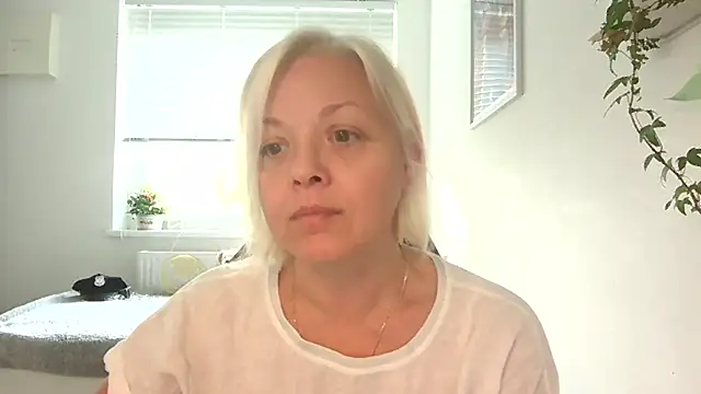 Linsy Kim online show from 14, 10, 2025