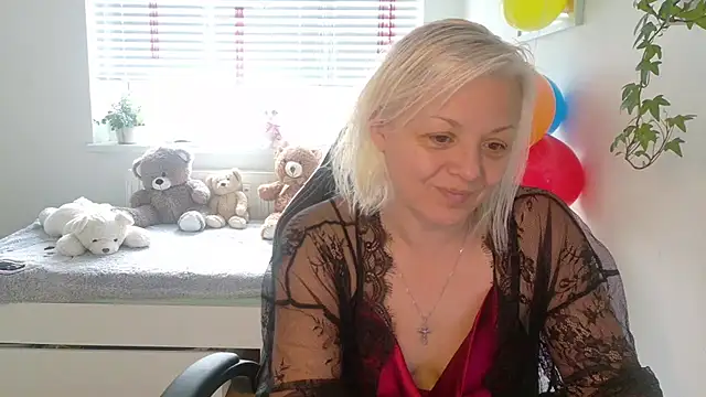 Linsy Kim online show from 21, 12, 2025