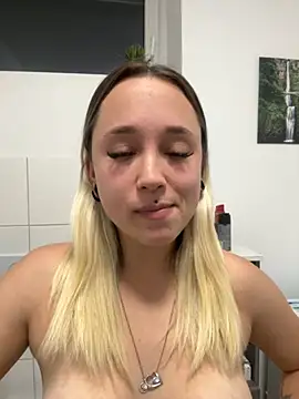 Snapshot of stelli_99 chatting on 9, 10, 2025 stelli 99 online show from 9, 10, 2025