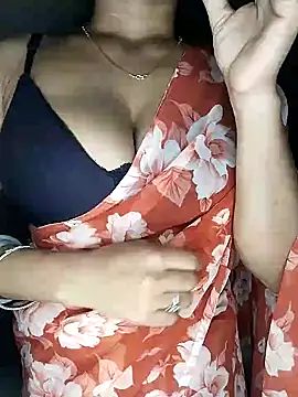 Snapshot of Savita2310 chatting on 24, 11, 2025 Savita2310 online show from 24, 11, 2025