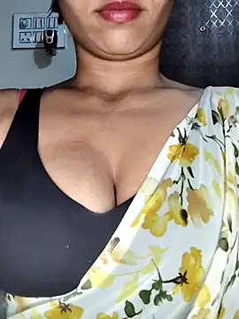 Snapshot of Savita2310 chatting on 15, 12, 2025 Savita2310 online show from 15, 12, 2025