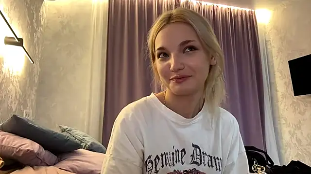 MycuteMolly online show from 29, 9, 2025
