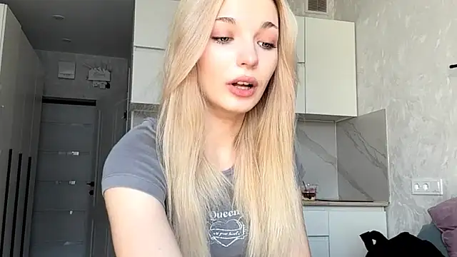 MycuteMolly online show from 2, 10, 2025