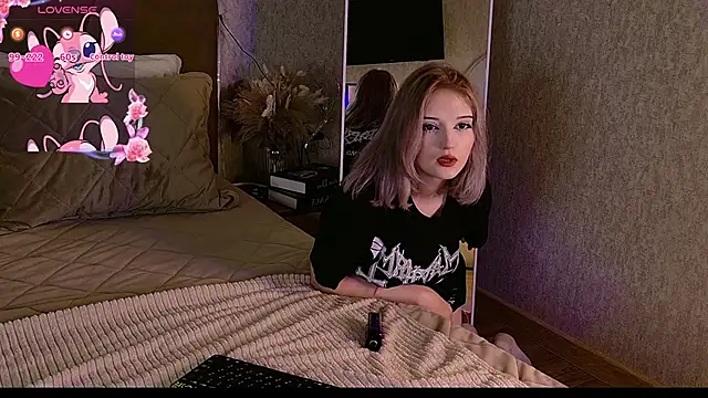 EsmeMayhem online show from 19, 9, 2025
