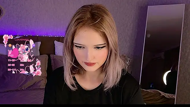 EsmeMayhem online show from 2, 10, 2025