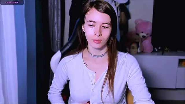 Snapshot of ZoyaMill chatting on 10, 10, 2025 ZoyaMill online show from 10, 10, 2025