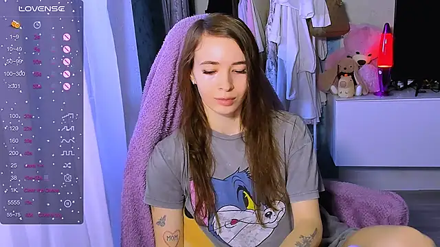 Snapshot of ZoyaMill chatting on 28, 10, 2025 ZoyaMill online show from 28, 10, 2025