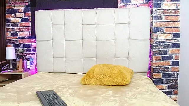 Snapshot of marilunabrown303av chatting on 21, 10, 2025 marilunabrown303av online show from 21, 10, 2025