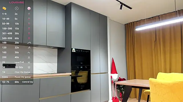 Snapshot of SaraShine_ chatting on 15, 12, 2025 SaraShine online show from 15, 12, 2025