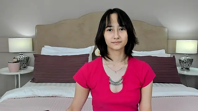 Snapshot of EmilySwonn chatting on 15, 10, 2025 EmilySwonn online show from 15, 10, 2025