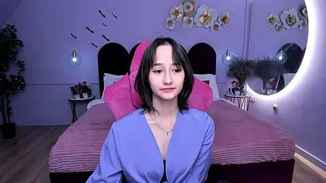 Snapshot of EmilySwonn chatting on 27, 10, 2025 EmilySwonn online show from 27, 10, 2025