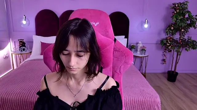 Snapshot of EmilySwonn chatting on 26, 11, 2025 EmilySwonn online show from 26, 11, 2025