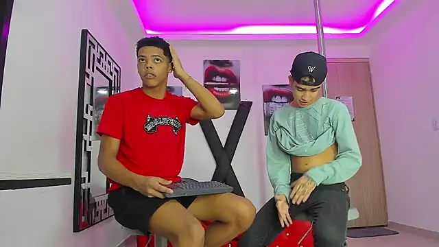 Snapshot of PRETTY_FEM chatting on 14, 10, 2025 PRETTY FEM online show from 14, 10, 2025