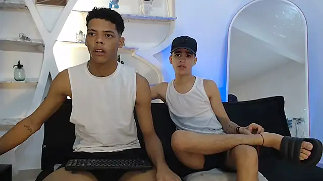 Snapshot of PRETTY_FEM chatting on 2, 11, 2025 PRETTY FEM online show from 2, 11, 2025