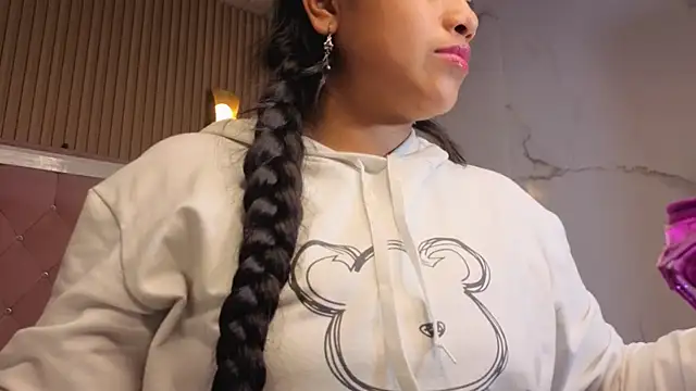 Victoria b  online show from 8, 11, 2025