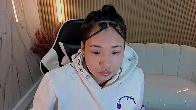 Snapshot of Hollypeyton_Tp chatting on 31, 10, 2025 Hollypeyton Tp online show from 31, 10, 2025